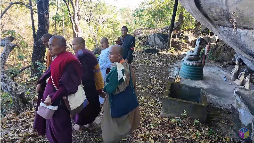 Ăn lúa xong ta lại lên đường, Mặc cho gã thợ săn than khóc.